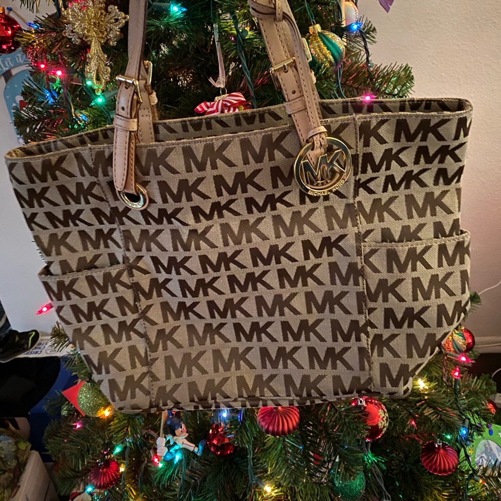 Michael Kors carry all shoulder tote